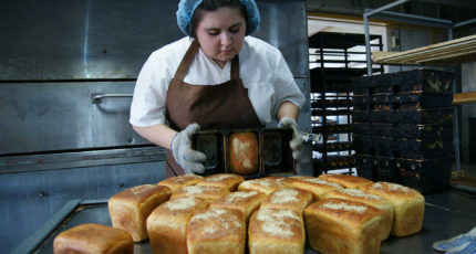 Пекари заявили о критическом износе транспорта для доставки хлеба