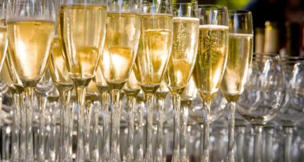 Продажи шампанского в 2023 году вырастут на 20%