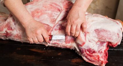 Оптовые цены на курятину и свинину продолжают снижаться