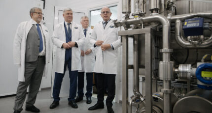 Губернатор Александр Гусев оценил экспериментально-научный цех по разработке сухих ингредиентов