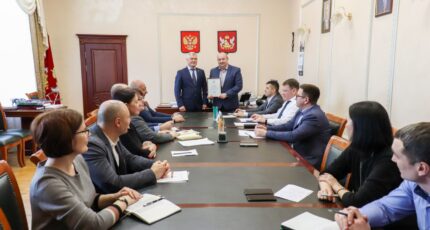 Губернатор отметил трудовые успехи Сергея Косенко