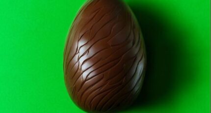 Первое в мире шоколадное яйцо без какао к Пасхе представили в Италии